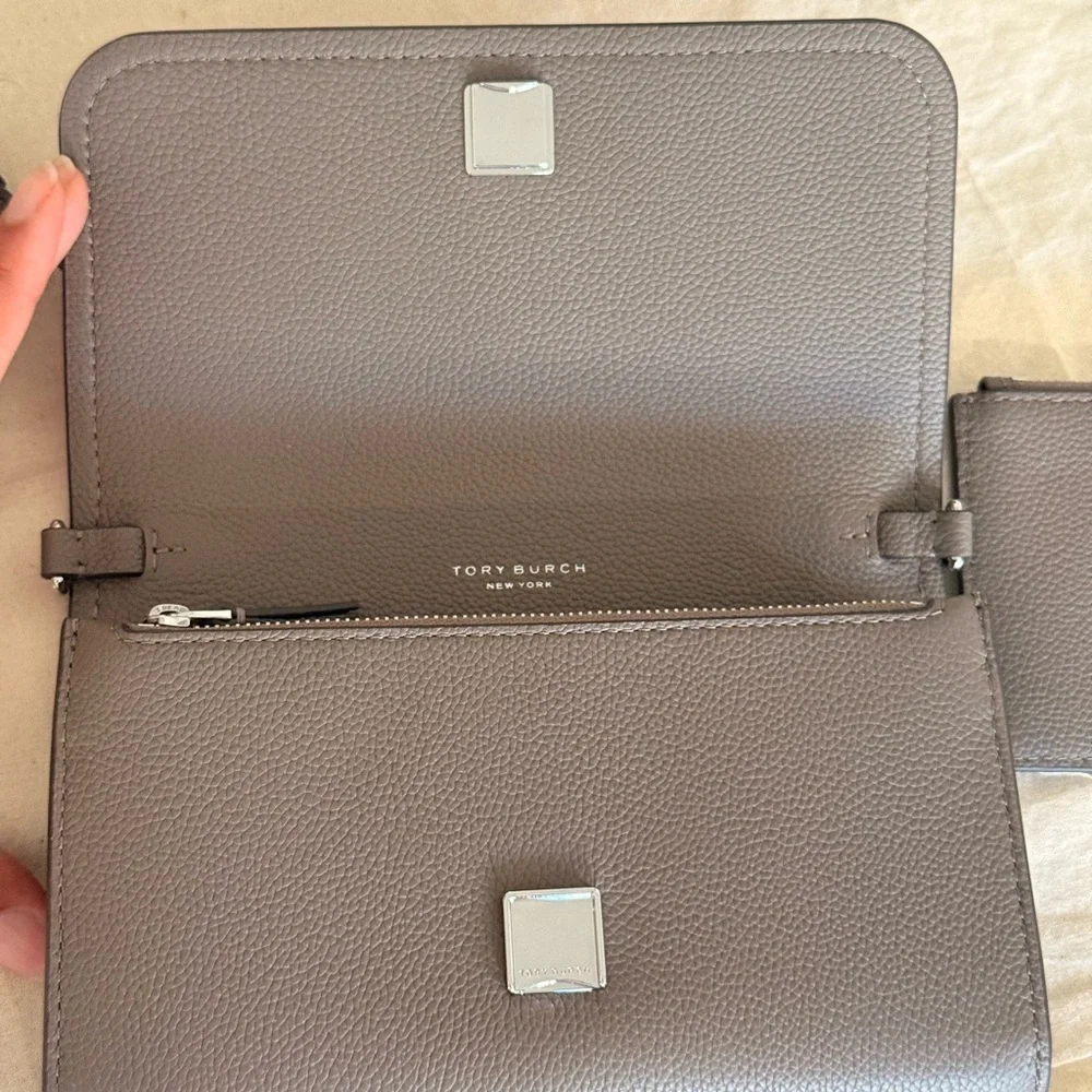 New Tory burch Thea flat wallet crossbody with zip cardholder wallet